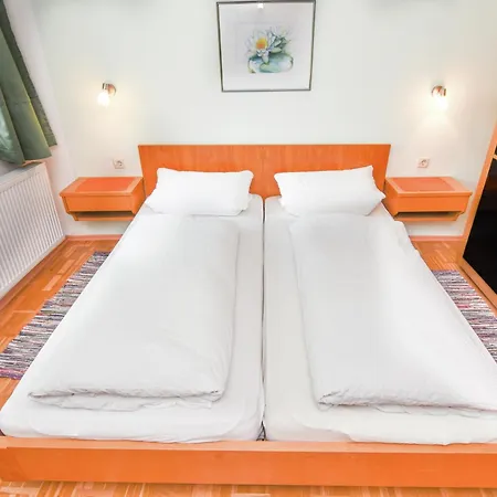 Apartamento Pleasant In With Swimming Pool Ruhpolding