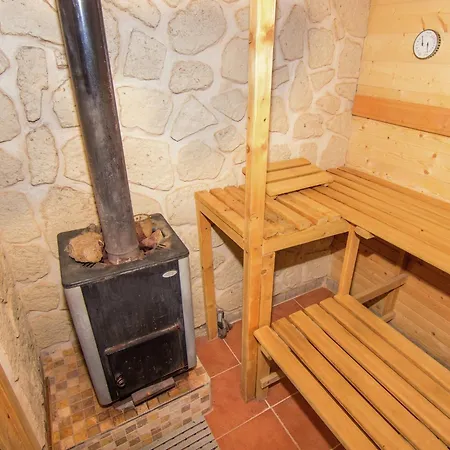 Apartman Pleasant In With Swimming Pool