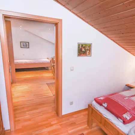 Pleasant In With Swimming Pool Apartman