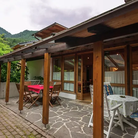 Pleasant In With Swimming Pool Apartman