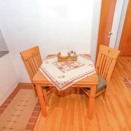 Pleasant In With Swimming Pool Apartment *