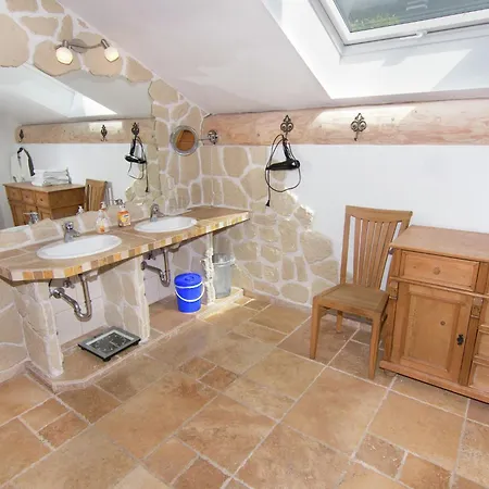 Apartment Pleasant In With Swimming Pool *